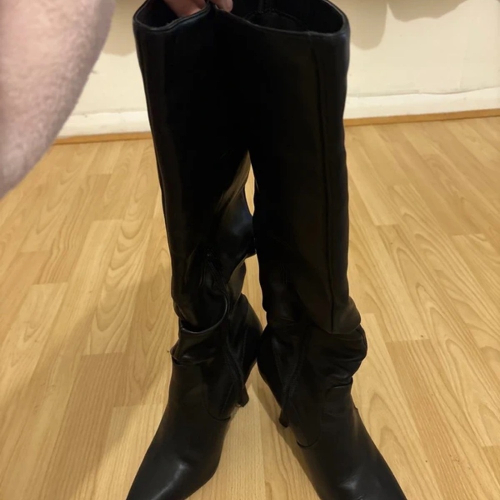 Chic Black Knee-High Heeled Boots